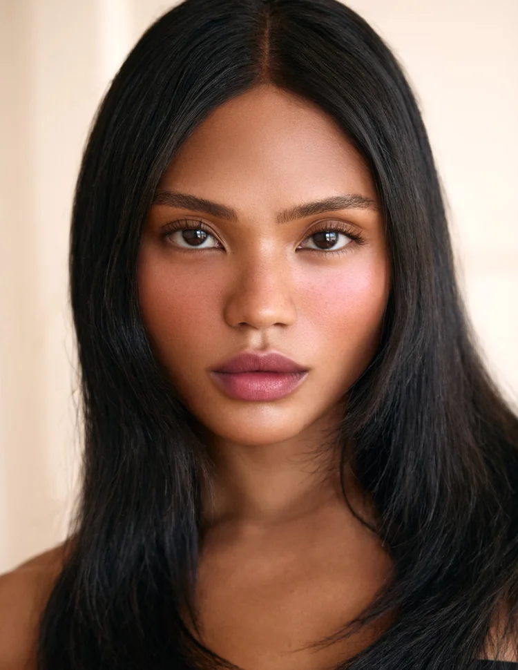 Naia — model represented by HUEMAN RESOURCES