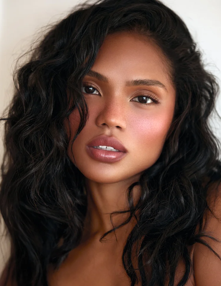 Naia — model represented by HUEMAN RESOURCES
