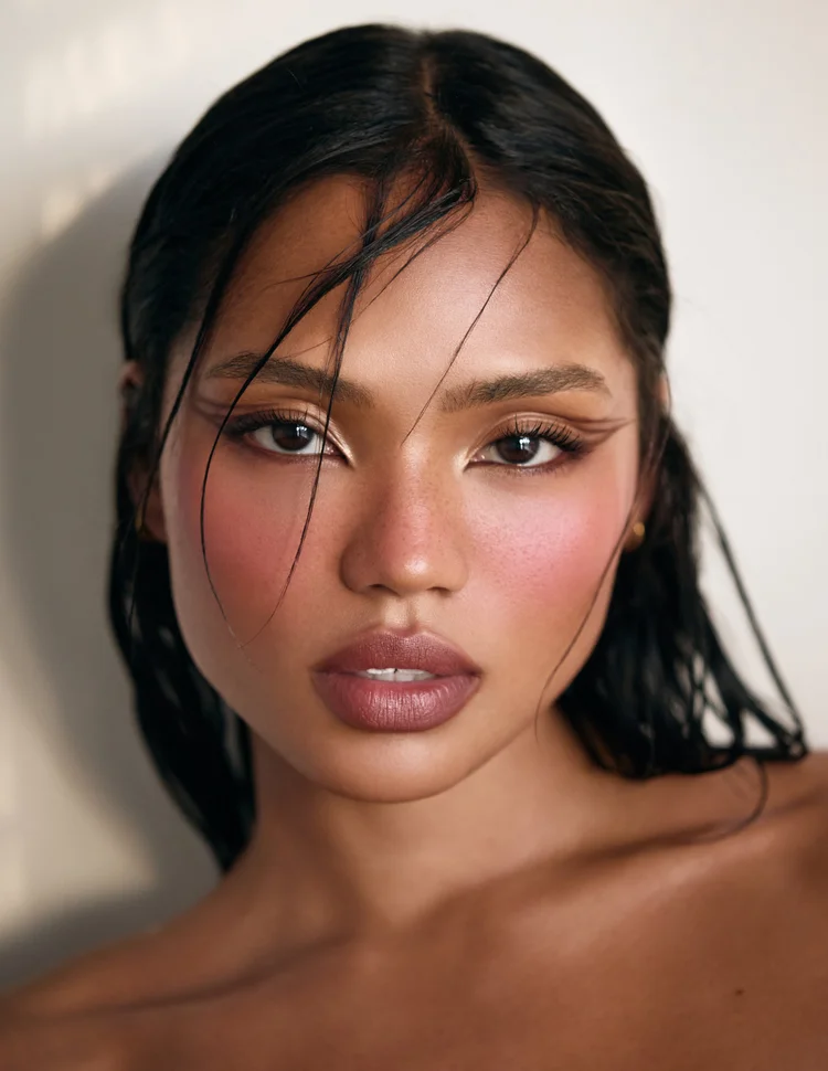 Naia — model represented by HUEMAN RESOURCES