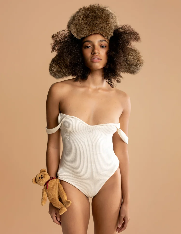 Alana — model represented by HUEMAN RESOURCES