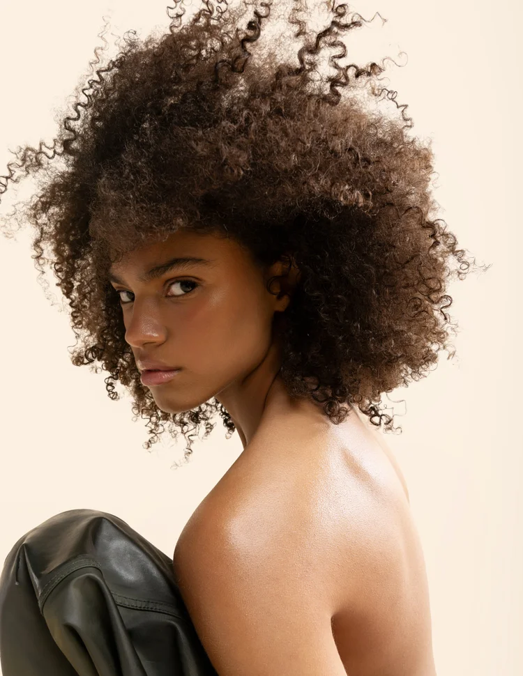 Alana — model represented by HUEMAN RESOURCES