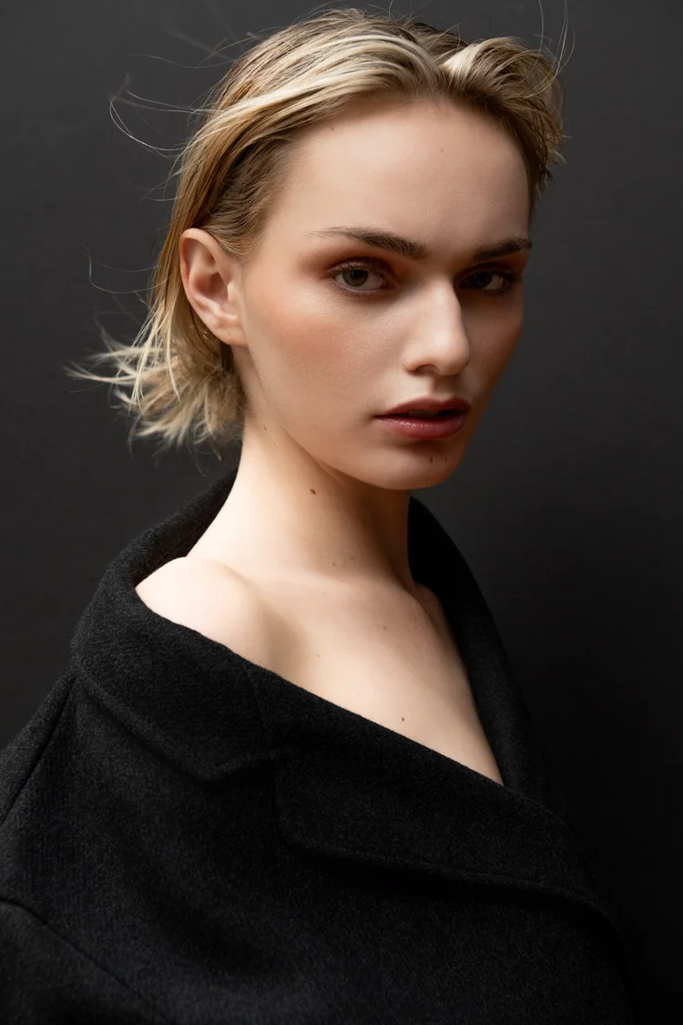 Ava — model represented by HUEMAN RESOURCES