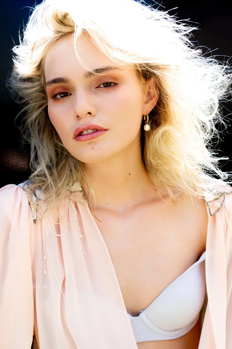Ava — model represented by HUEMAN RESOURCES