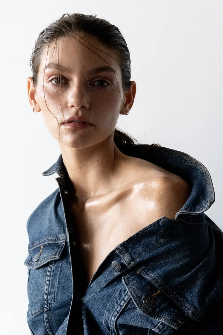 Jacq — model represented by HUEMAN RESOURCES
