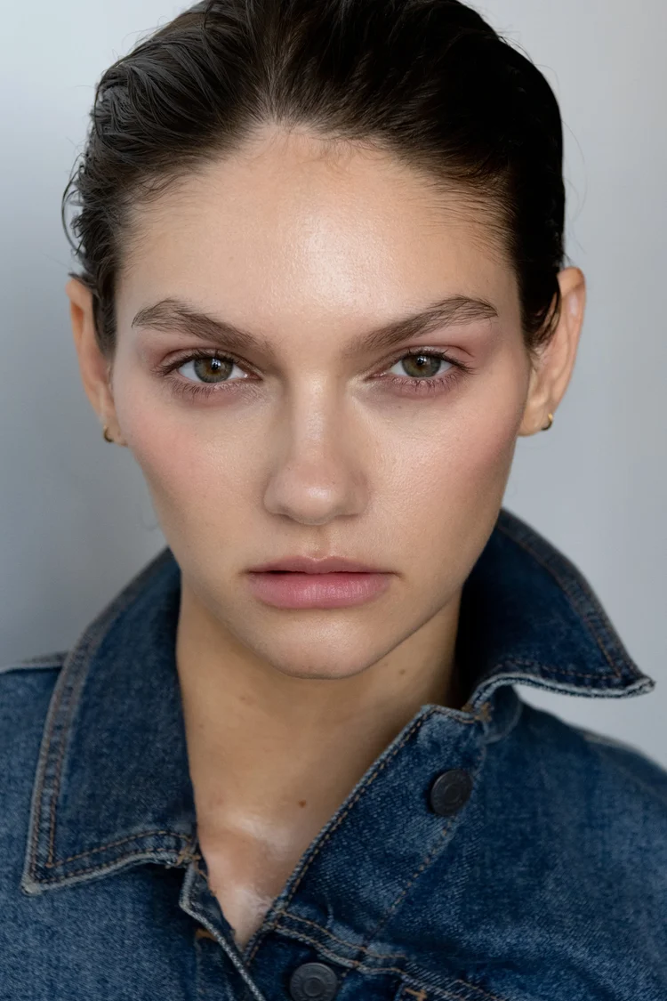 Jacq — model represented by HUEMAN RESOURCES