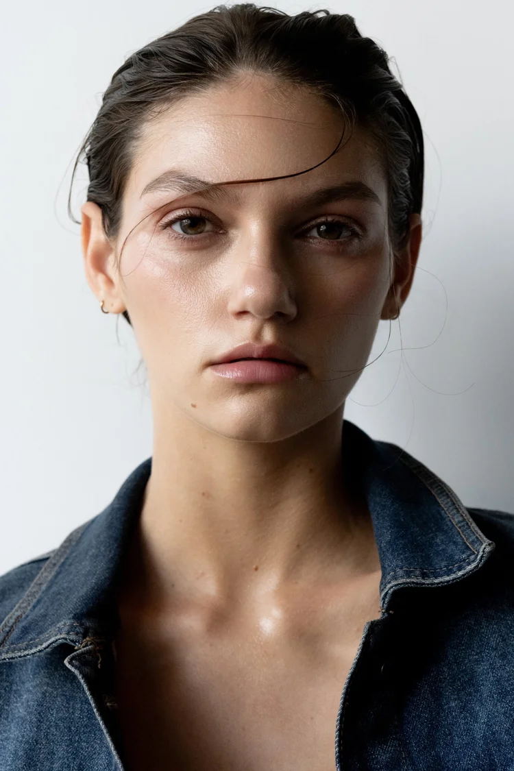 Jacq — model represented by HUEMAN RESOURCES