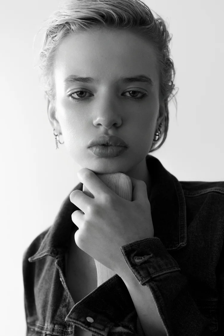 Rae — model represented by HUEMAN RESOURCES