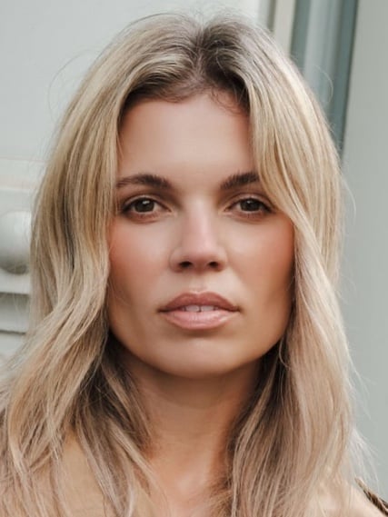Brittney, model represented by HUEMAN RESOURCES