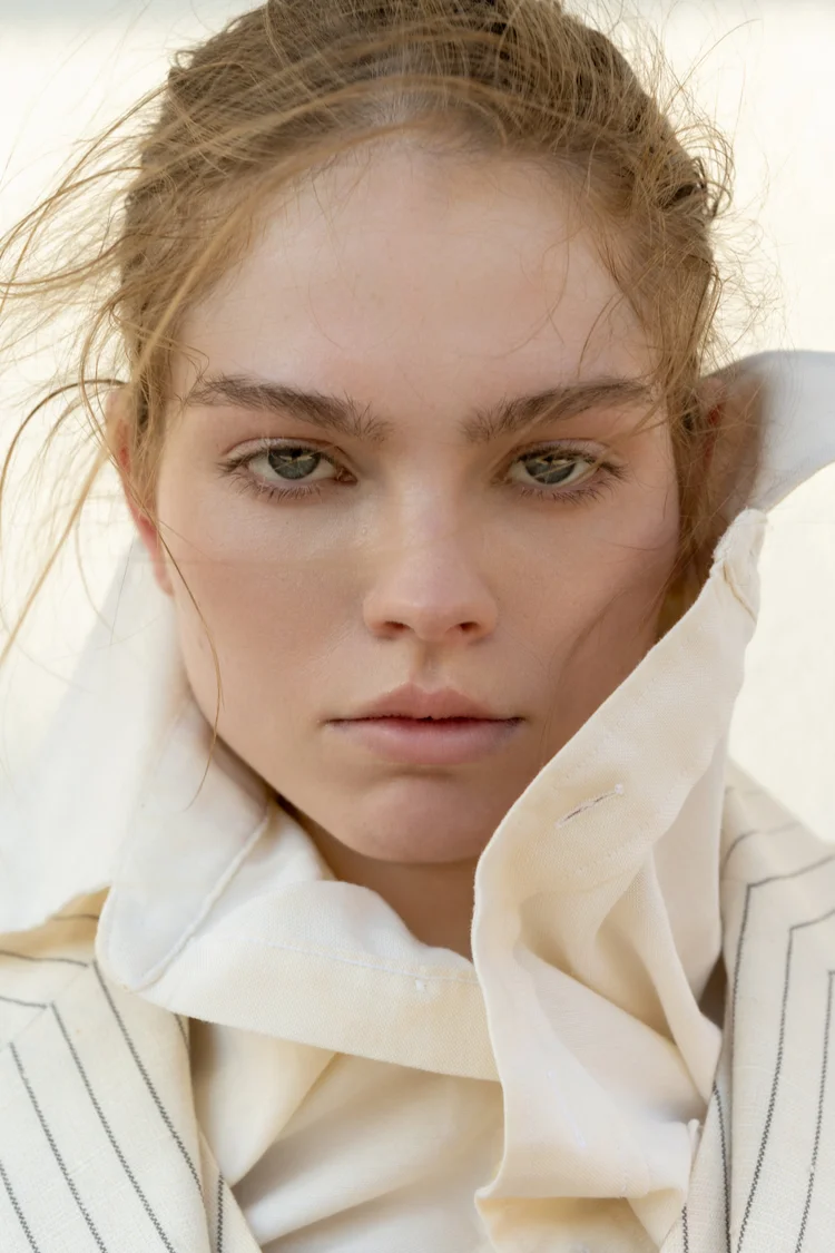 Anna — model represented by HUEMAN RESOURCES