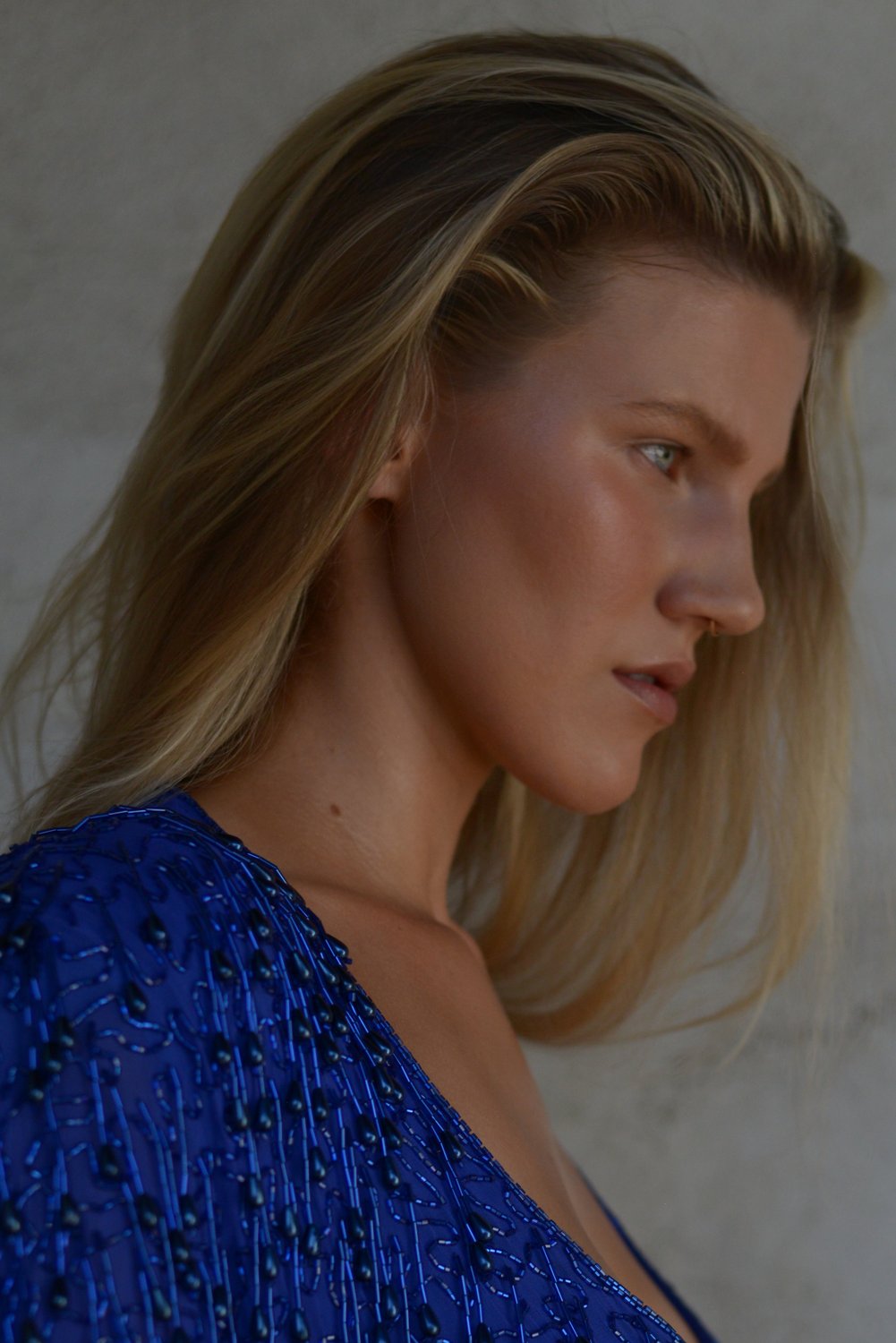 Carly — model represented by HUEMAN RESOURCES