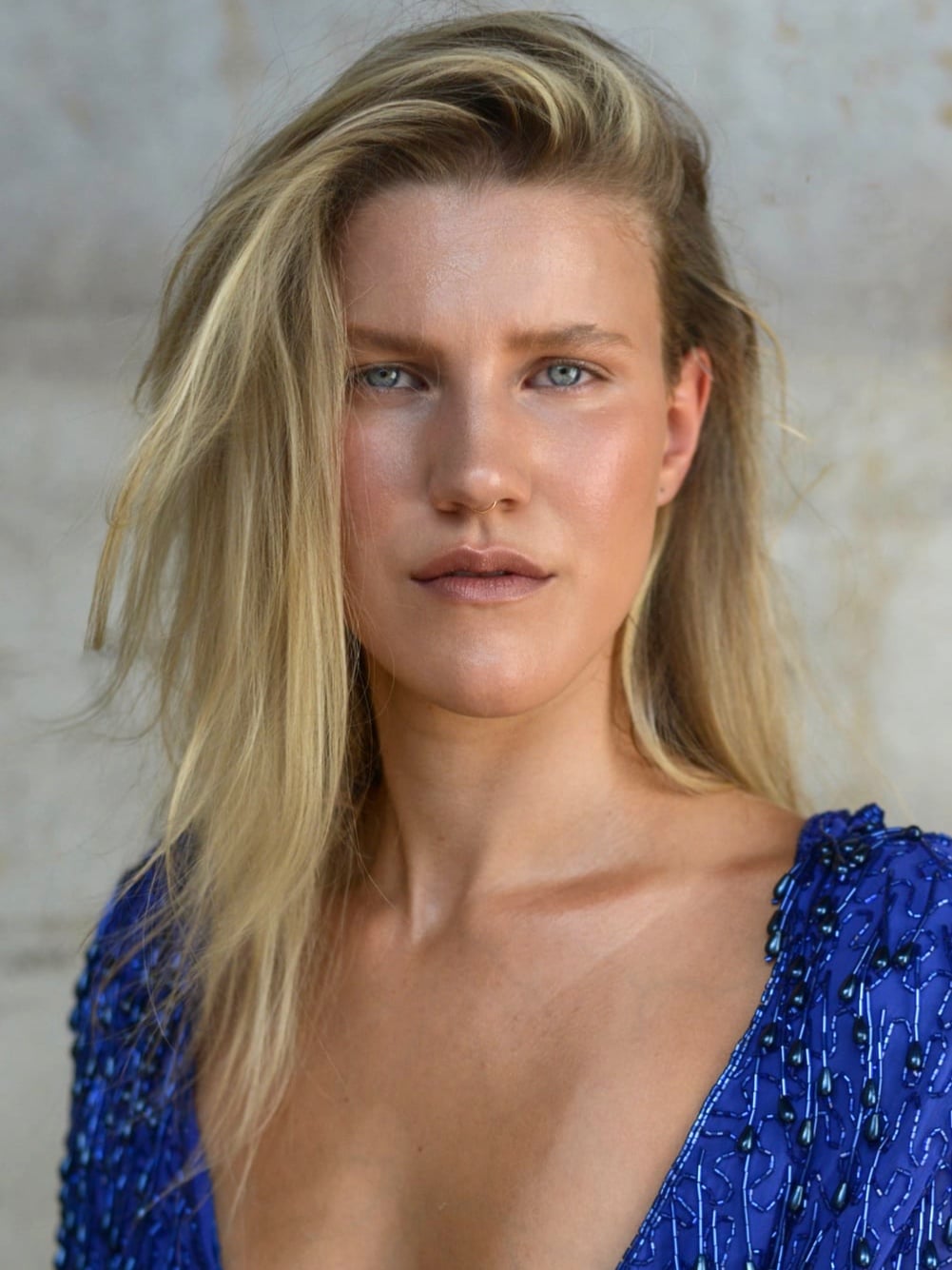 Carly, model represented by HUEMAN RESOURCES