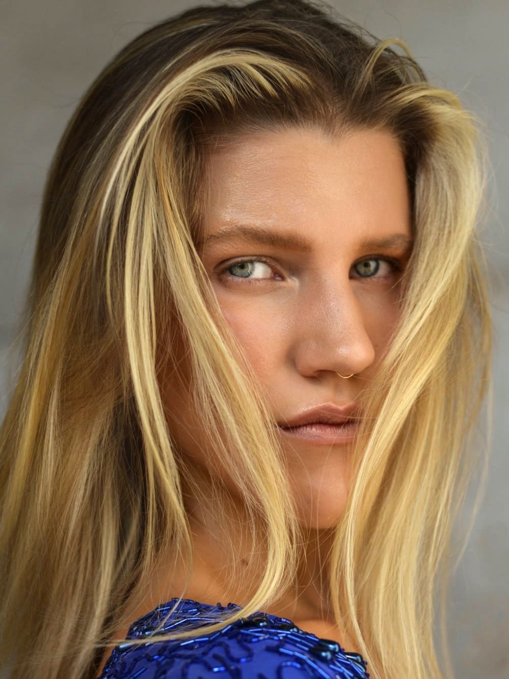 Carly, model represented by HUEMAN RESOURCES