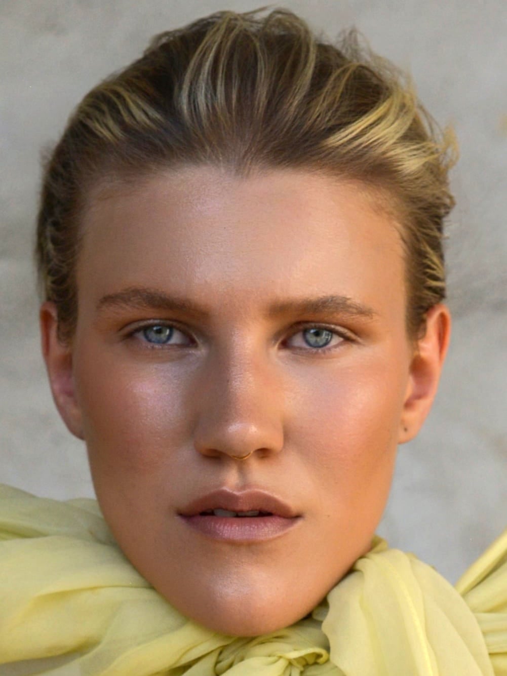Carly, model represented by HUEMAN RESOURCES